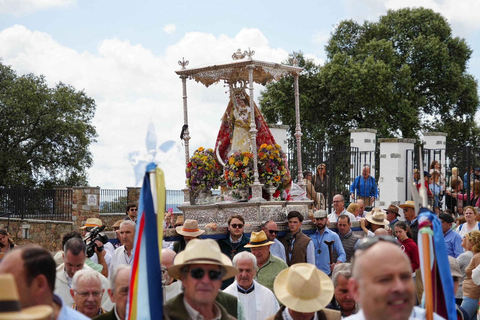 Multitudinario recibimiento a la Virgen de Luna en Villanueva
