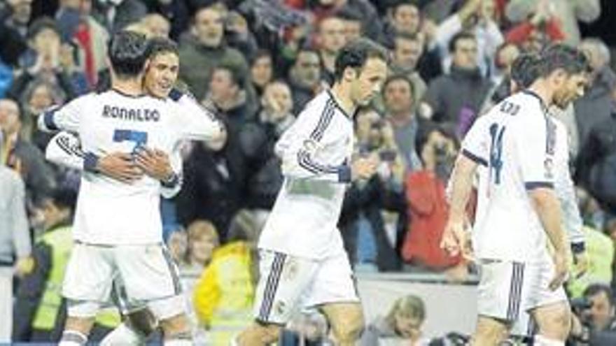 Varane se doctora en el clásico