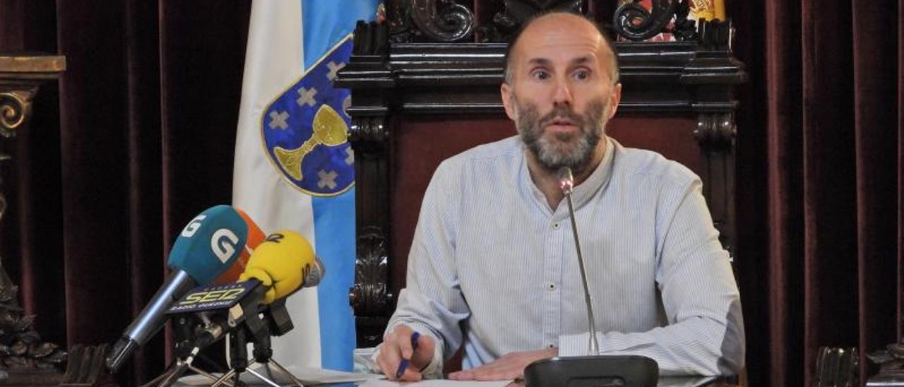 Gonzalo Pérez Jácome en el salón de plenos del Concello de Ourense. |   // FERNANDO CASANOVA