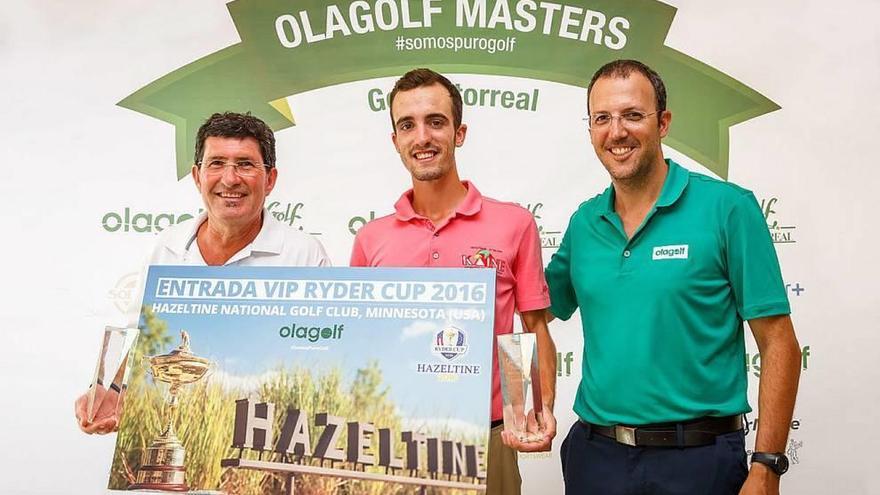 Jesús Belmonte, Alfonso Buendía y Jordi Díez, director de Olaolf, en la entrega de premios