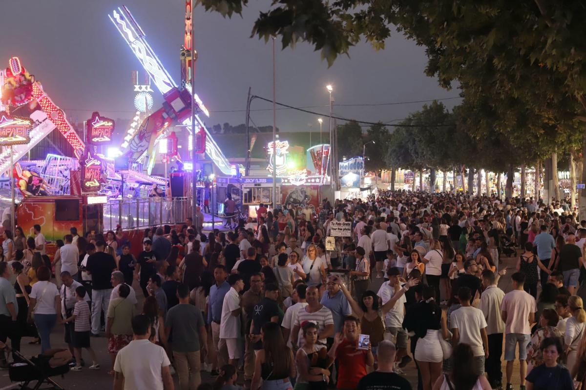 El último gran viernes llena la Feria de Córdoba de ambiente y reencuentros El último gran viernes llena la Feria de Córdoba de ambiente y reencuentros