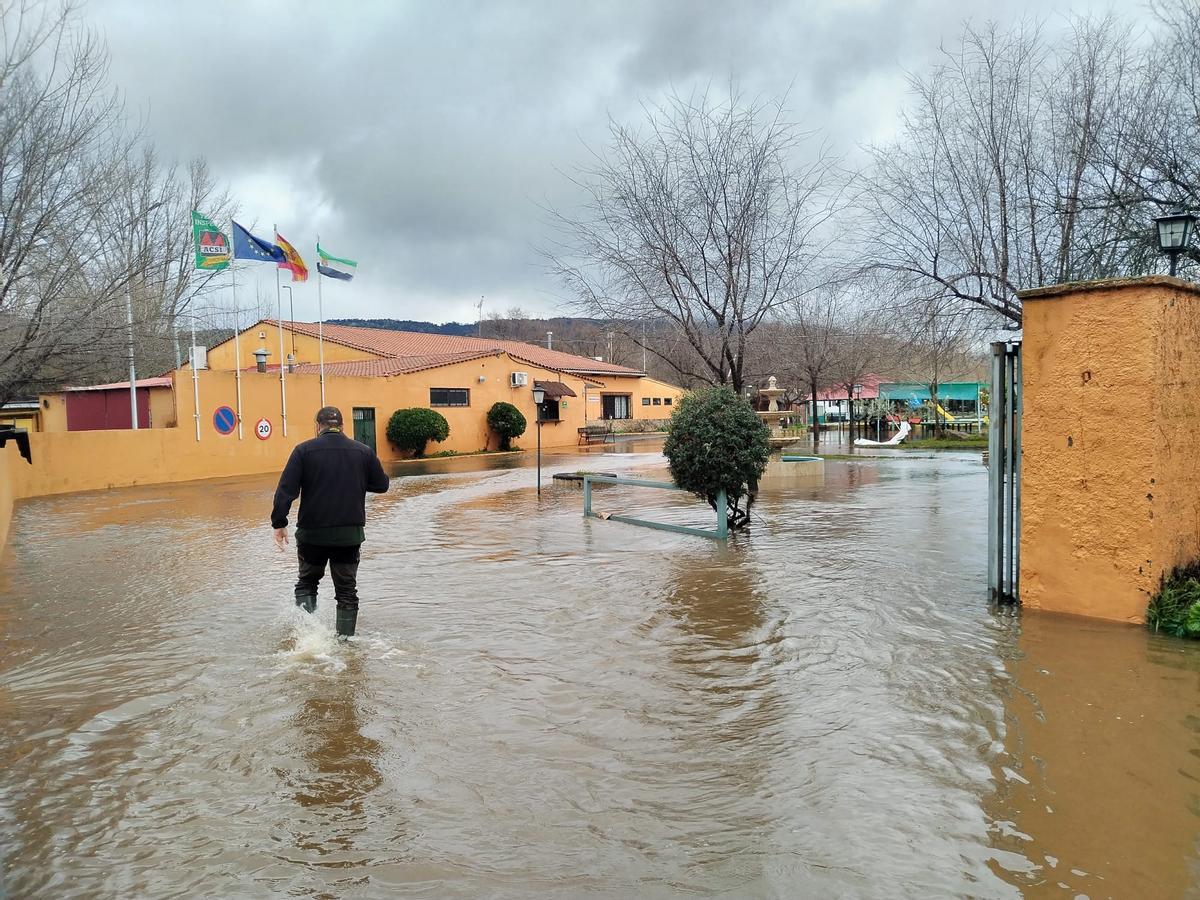 El camping La Chopera de Plasencia, inundado.