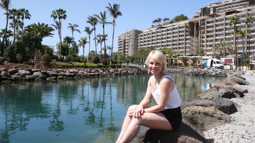 Soraya junto a la playa de Anfi del Mar