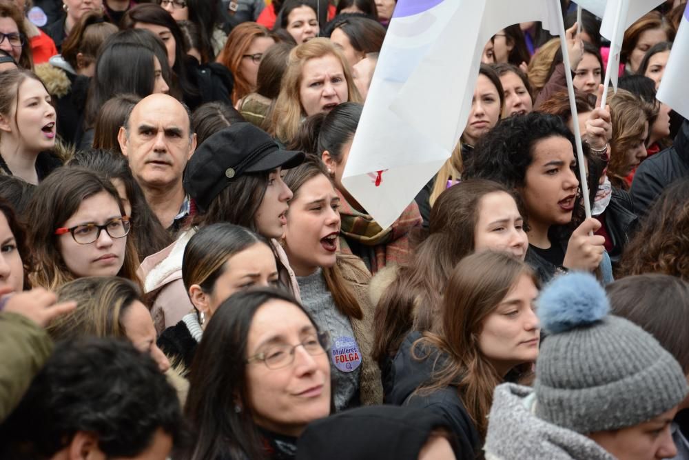 Multitudinaria protesta del 8-M en Pontevedra