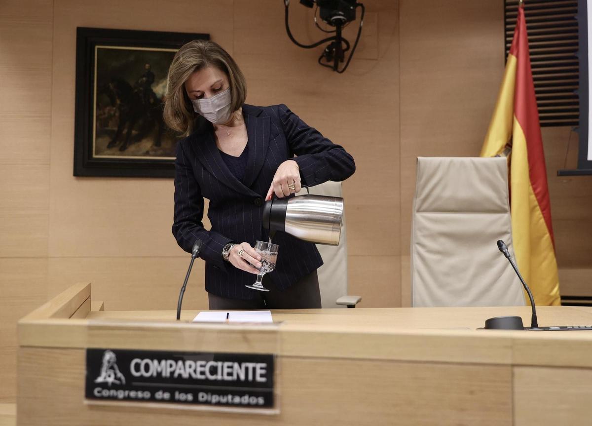 La ex secretaria general del PP y ex ministra María Dolores de Cospedal a su llegada a la Comisión ‘Kitchen’.