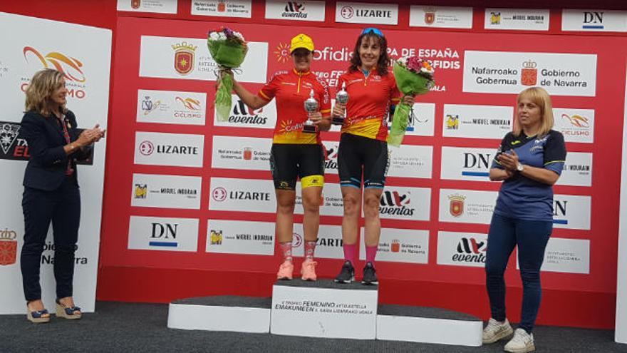 A la izquierda, la tinerfeña del Loro Parque Tenerife Los Silos Natural, Isabel Campos, campeona nacional Máster 30.