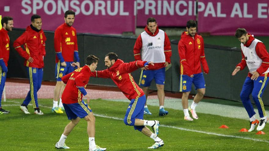 Thiago, Cesc, Azpilicueta, Juanfran y Koke, en el entreno de ayer en Cluj.