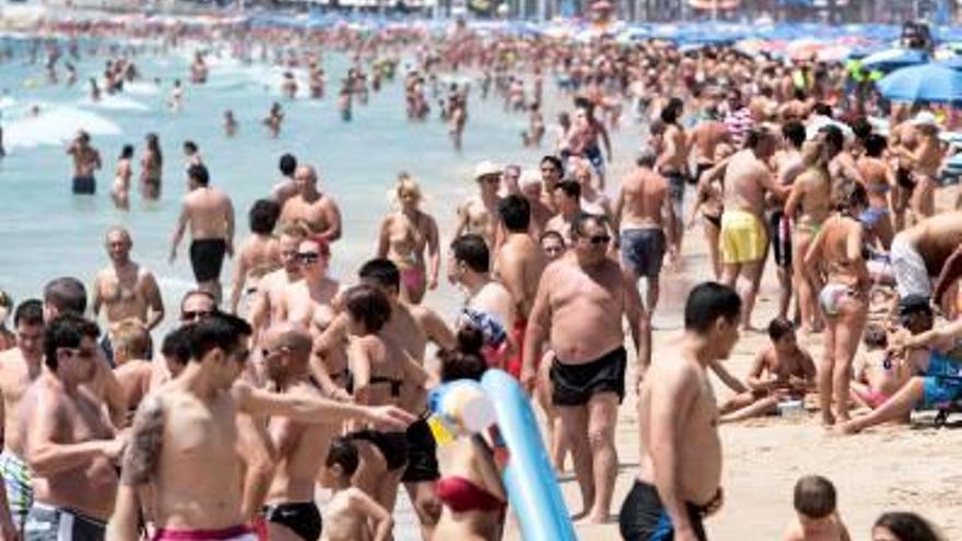 El calor deja las playas sin un hueco libre