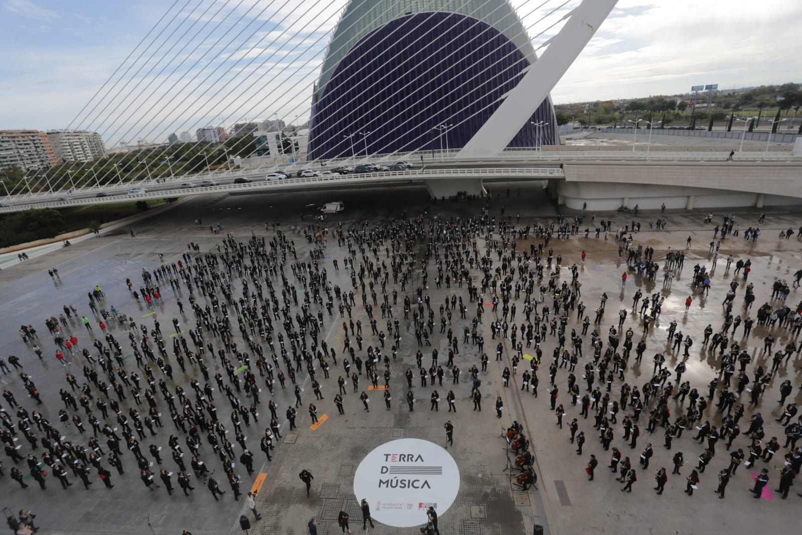 Mil músicos tocan 'Paquito el chocolatero' en València por Santa Cecilia