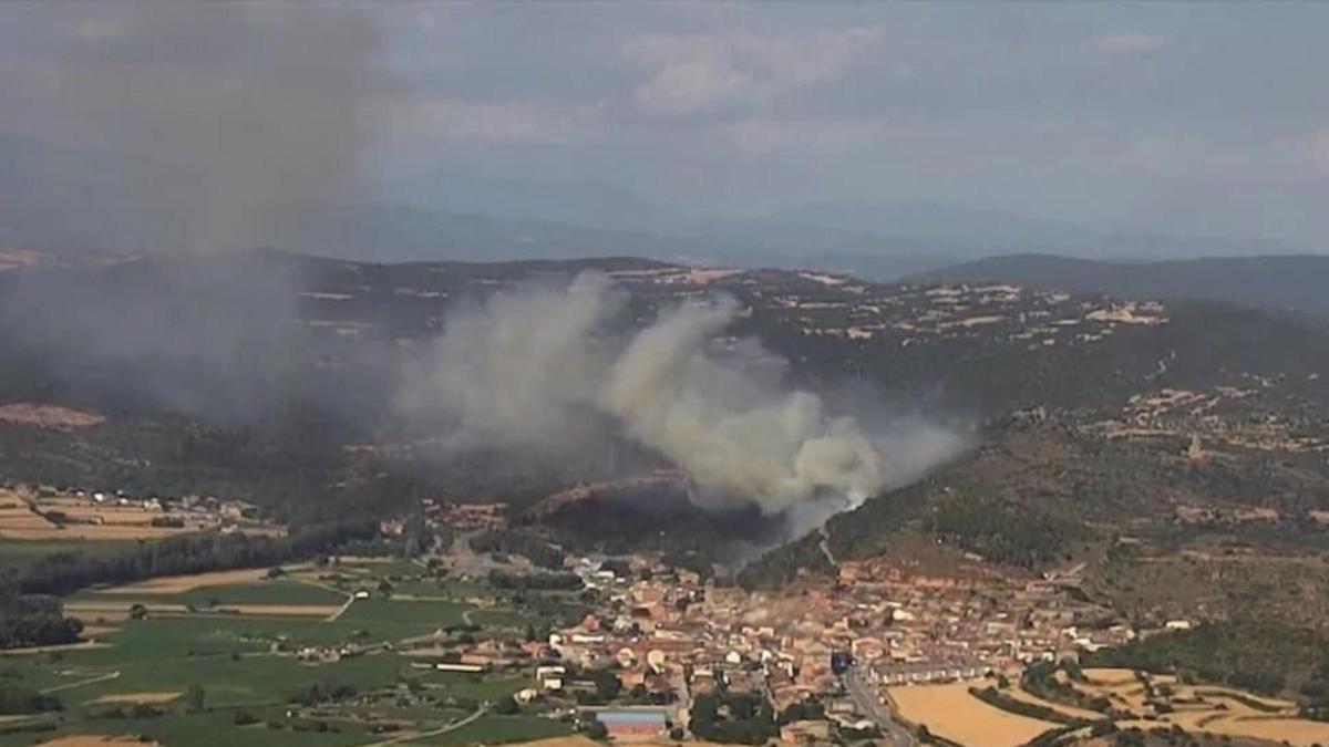 Imatge aèria de l'incendi forestal prop de Ponts
