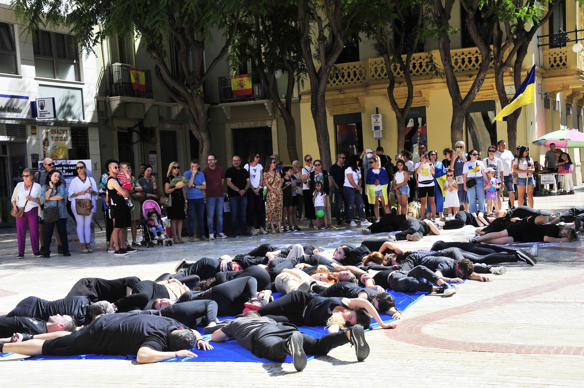 Performance de Elche Acoge por el día del refugiado