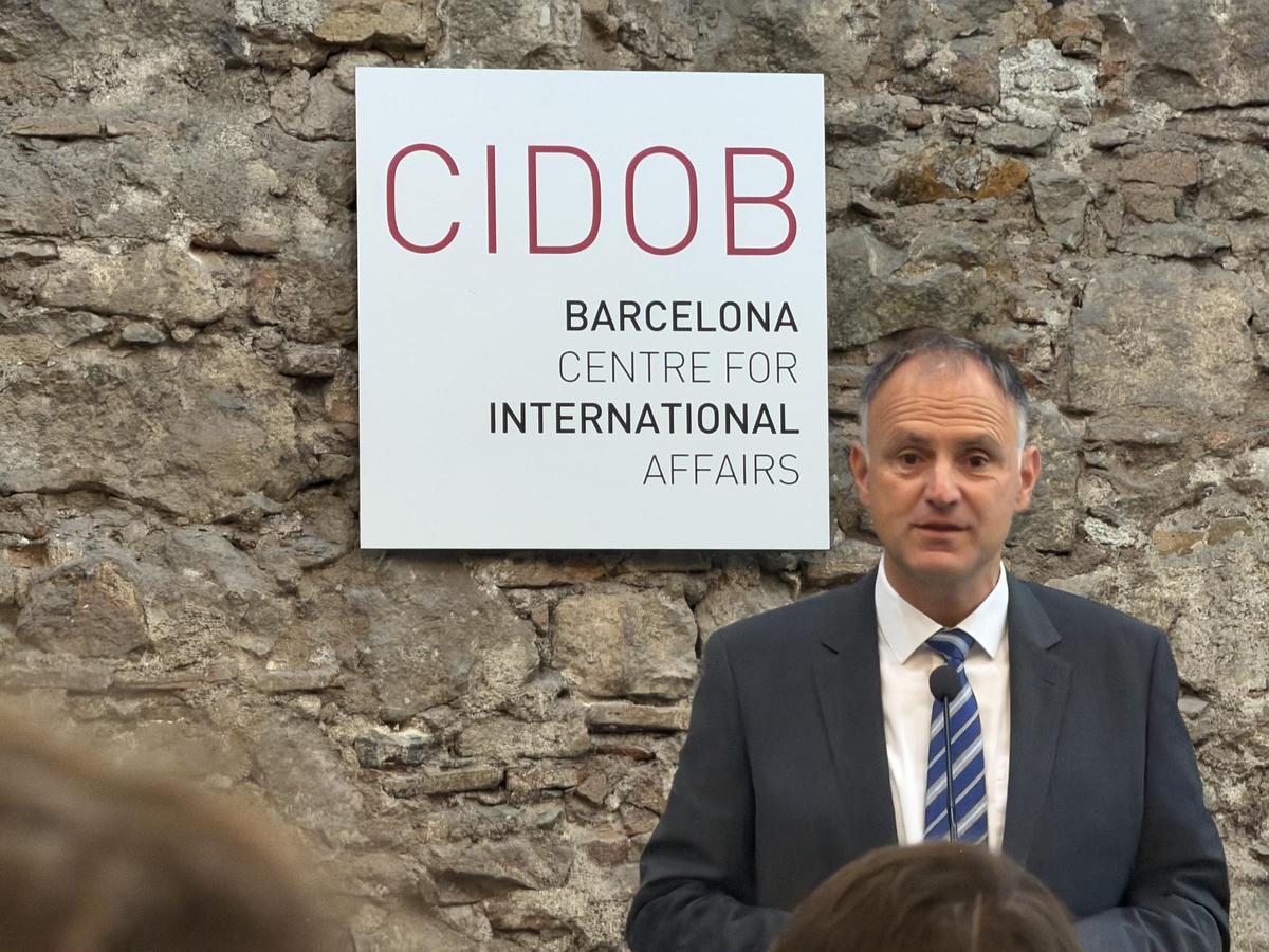 El director executiu de l'Agència Europea de Defensa, André Denk, durant el seu discurs en el CIDOB, aquest dijous.