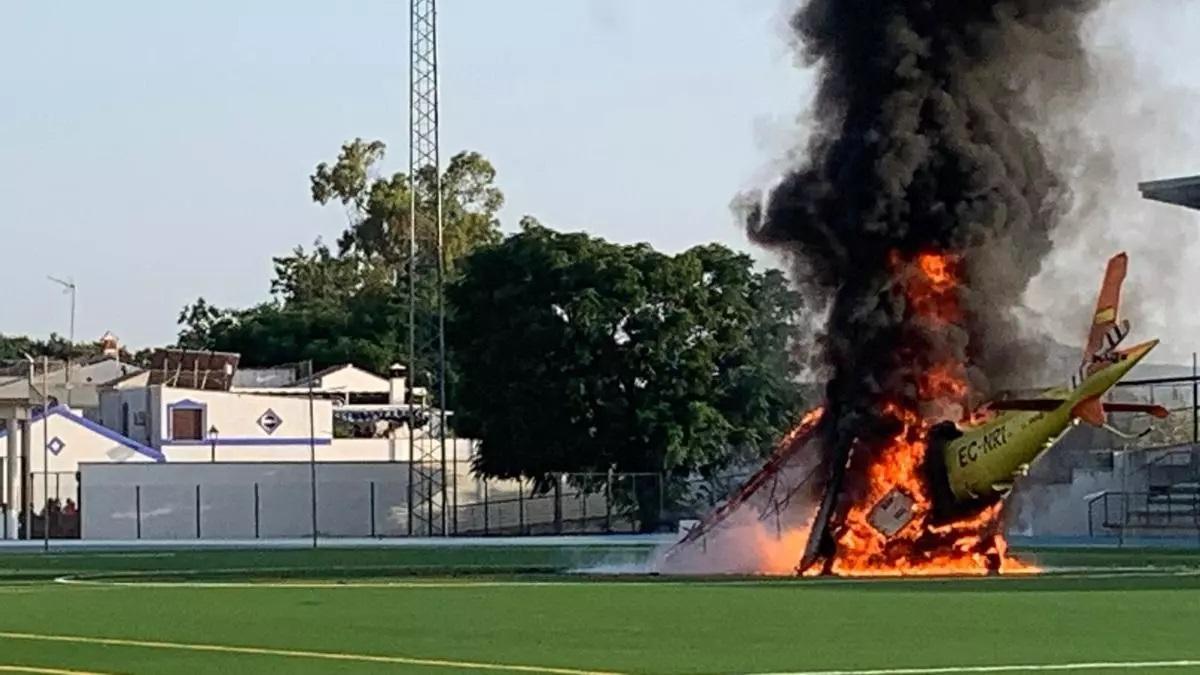 El helicoptero del 061 ardiendo.