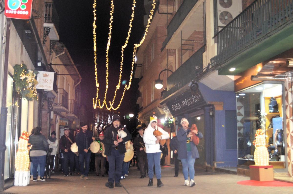 El pasacalles de folclore en Benavente, en imágenes