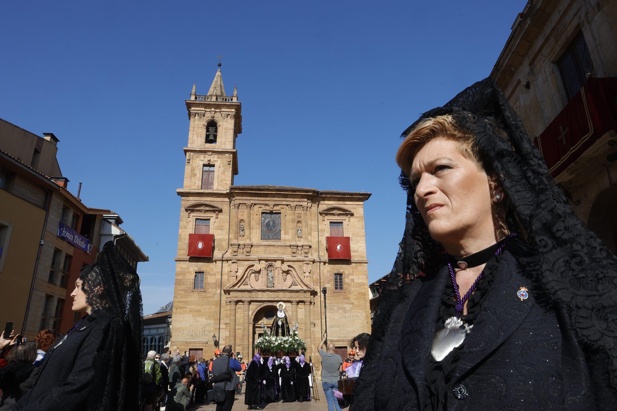 EN IMÁGENES: Así fue la procesión de la Soledad en la Semana Santa de Oviedo