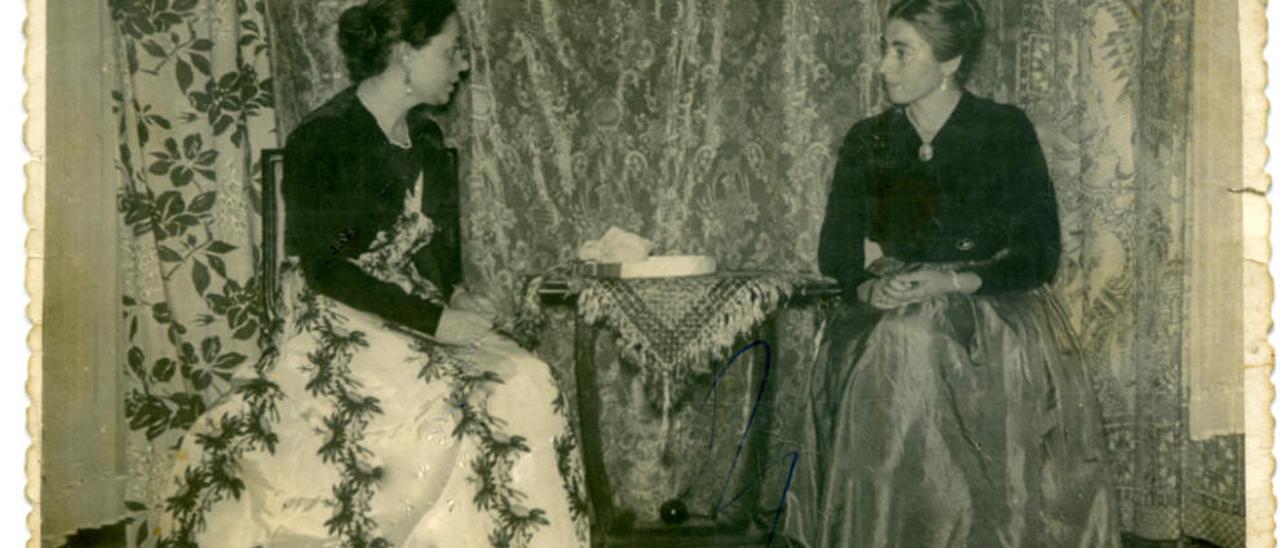 Modesta Rodríguez e Maruja Rodríguez durante a obra &quot;Amor y sacrificio&quot; no baile de Lestón en 1954