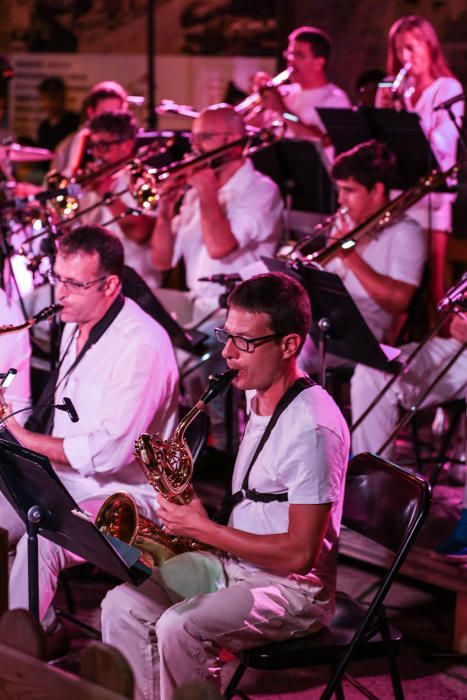 Big Band Ciutat d'Eivissa y Pere Arguimbau Quarte, en la Plaça Sotavila