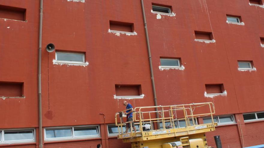 Medio millar de alumnos de Dénia inicia el curso en un colegio en obras y otros 300 irán a aulas provisionales