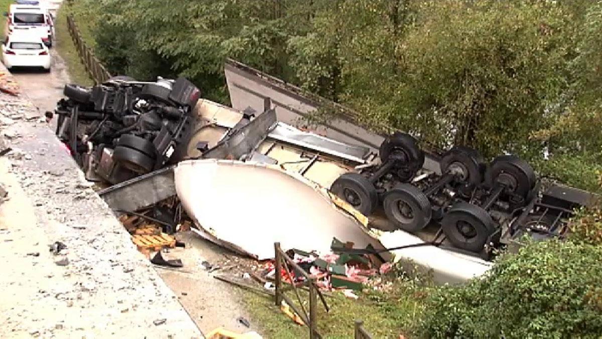 Mueren dos personas en un accidente de tráfico en Irún.