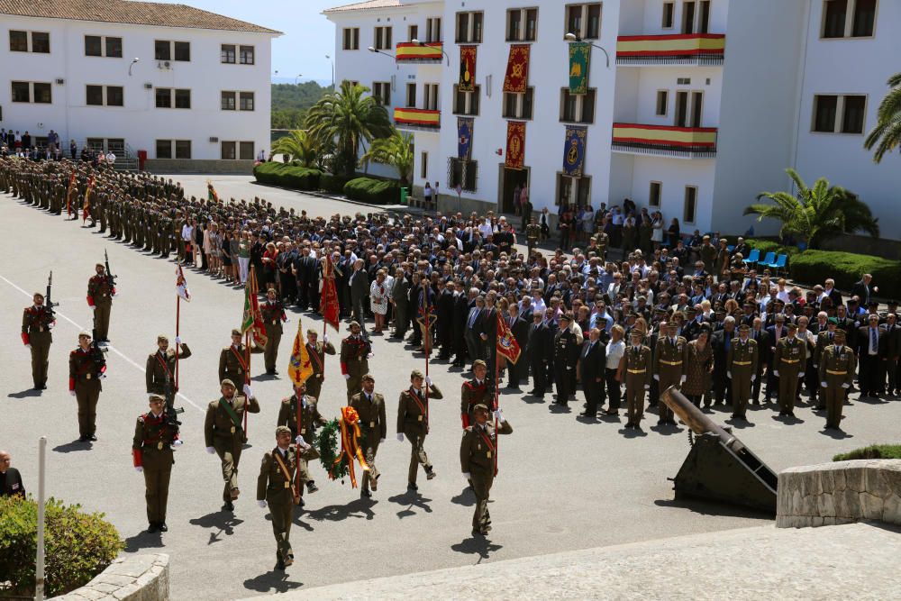 600 civiles juran la bandera en Palma