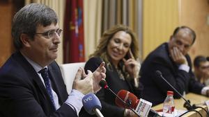 El presidente del Consejo Superior de Deportes (CSD), Miguel Cardenal, junto a la diputada ICAM María Teresa Nadal y el presidente de la LFP, Javier Tebas.