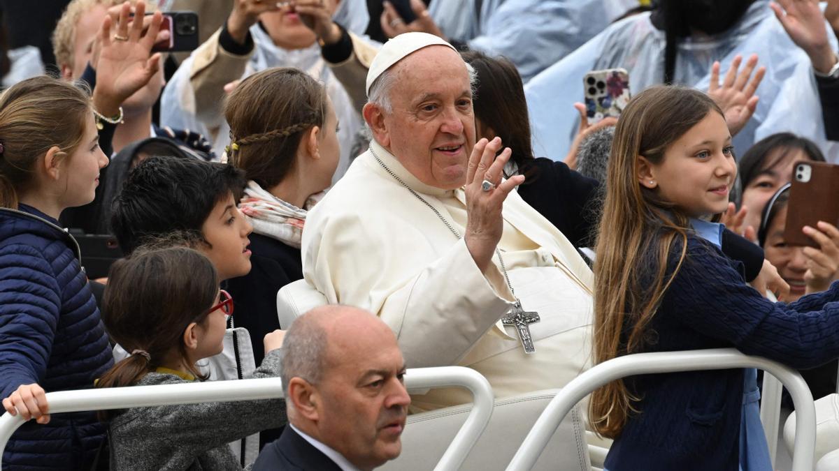 El Papa Francisco durante la audiencia general semanal en la plaza de San Pedro.