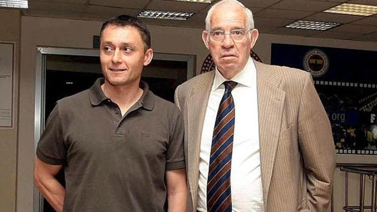 César Mendiondo junto a Luis Aragonés durante su etapa en el Fenerbahce