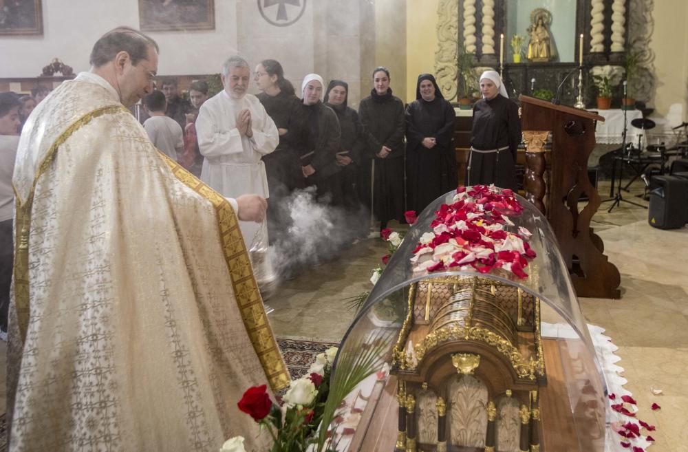 Las reliquias de Santa Teresa del Niño Jesús llegan al monasterio de Santa Faz.