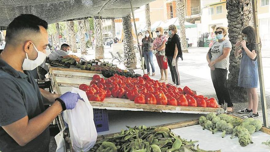 Los mercados regresan a medio gas y la clientela justa