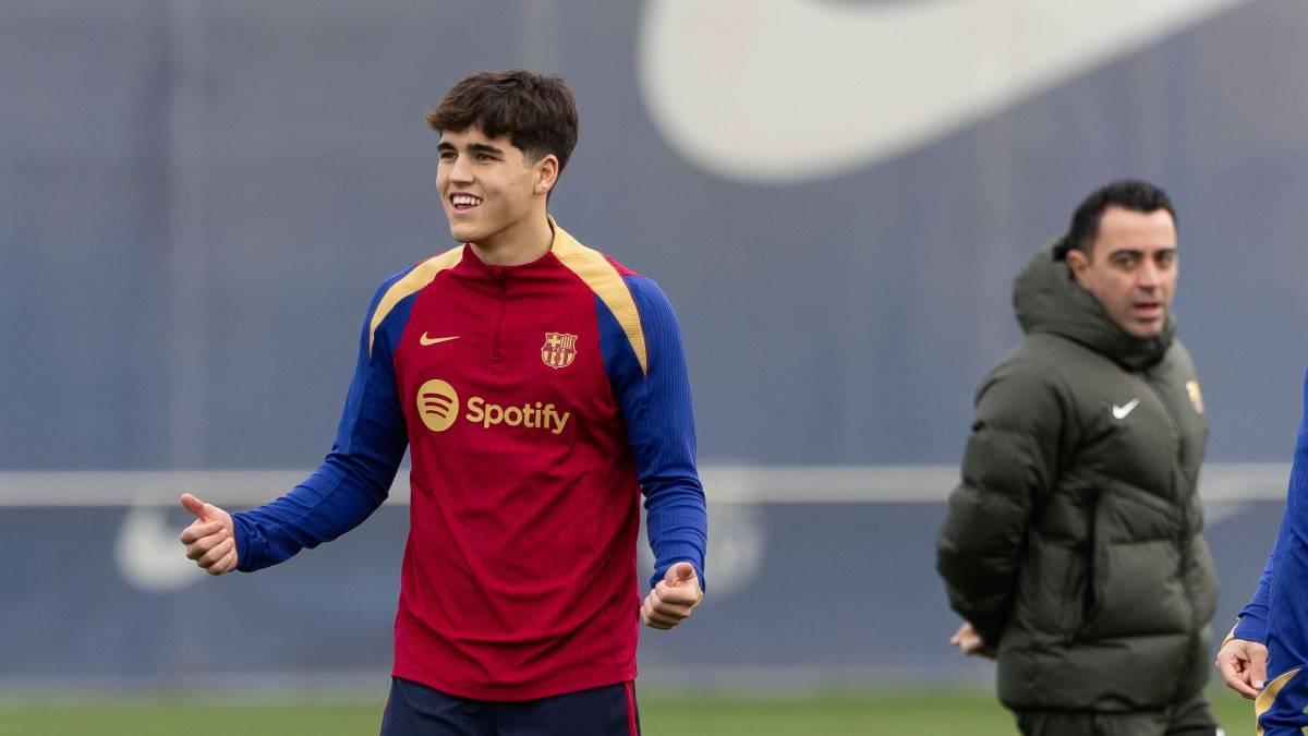 Cubarsí y Xavi, en un entrenamiento del FC Barcelona