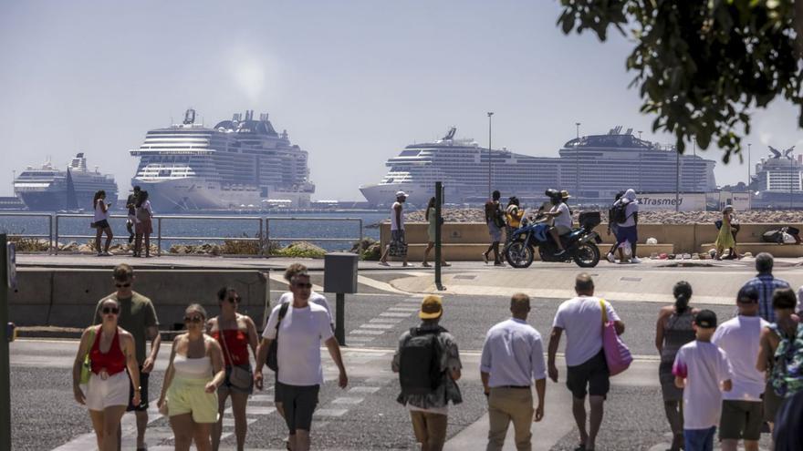 Cuarenta y tres cruceros harán escala en el puerto de Palma en abril