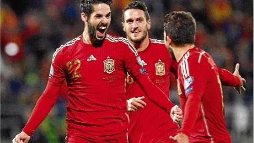 El madridista Isco Alarcón celebrant el primer gol que va marcar ahir a Huelva.