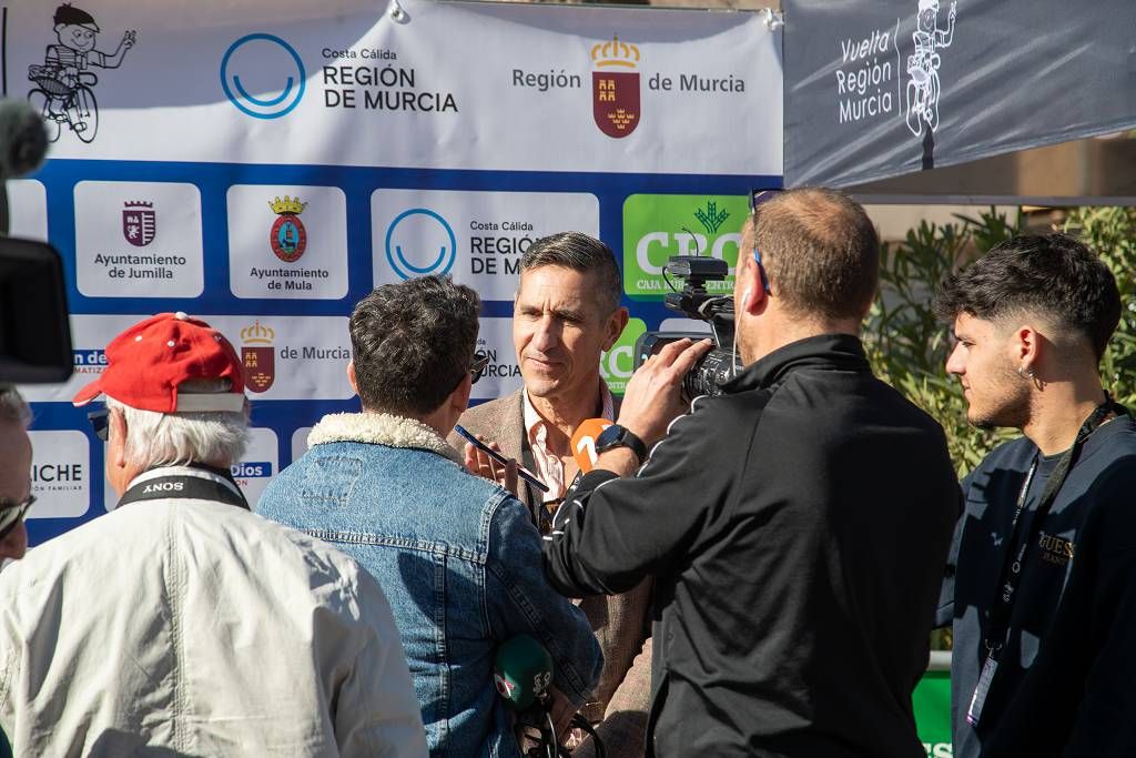 Vuelta Ciclista a Murcia: imágenes de la salida en Jumilla