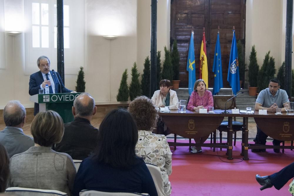 Homenaje a 47 funcionarios del Ayuntamiento de Oviedo