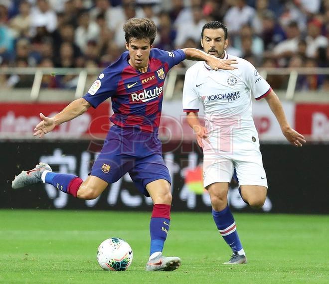 Riqui Puig ante Pedro Rodríguez