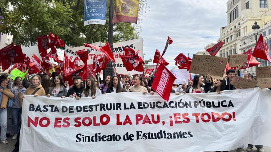 Miles de estudiantes se manifiestan en varias ciudades contra la nueva selectividad