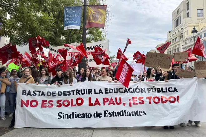 Miles de estudiantes se manifiestan en varias ciudades contra la nueva selectividad