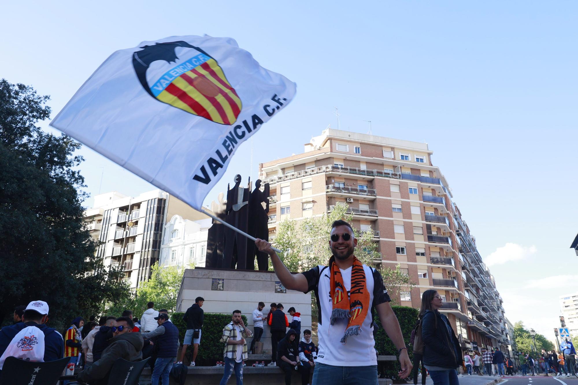 Mestalla es una fiesta en las horas previas a la final