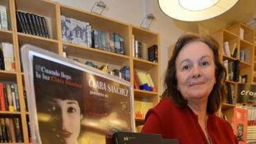 Clara Sánchez, ayer en la librería Cronopios, Pontevedra. // G. Santos