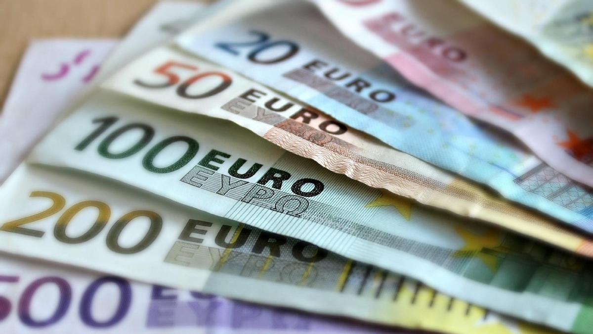 Billetes de euro de diferentes valores