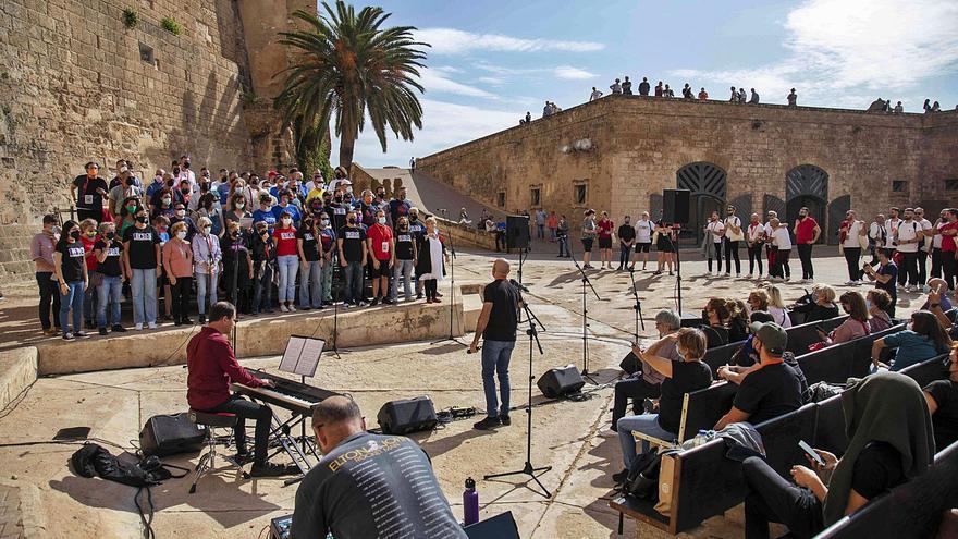 Ses Voltes se entrega al canto con Orgullo