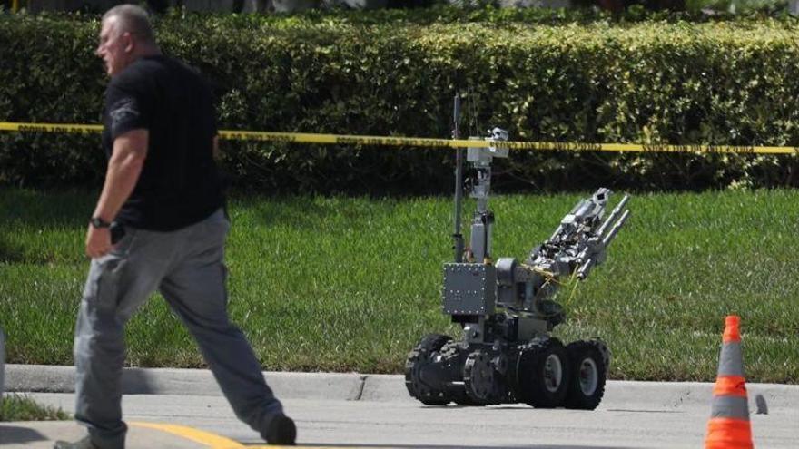 El FBI busca en una oficina de correos en Miami el origen de los paquetes bomba