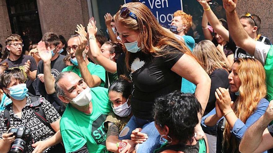 Activistes en un intent de desnonament el mes de juny a l&#039;Hospitalet