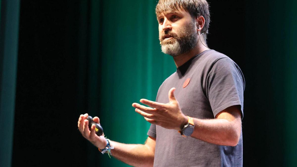 Chema Lázaro, maestro de Primaria y máster en Neurodidáctica: «El sistema educativo está empeñado en perpetuar la norma»
