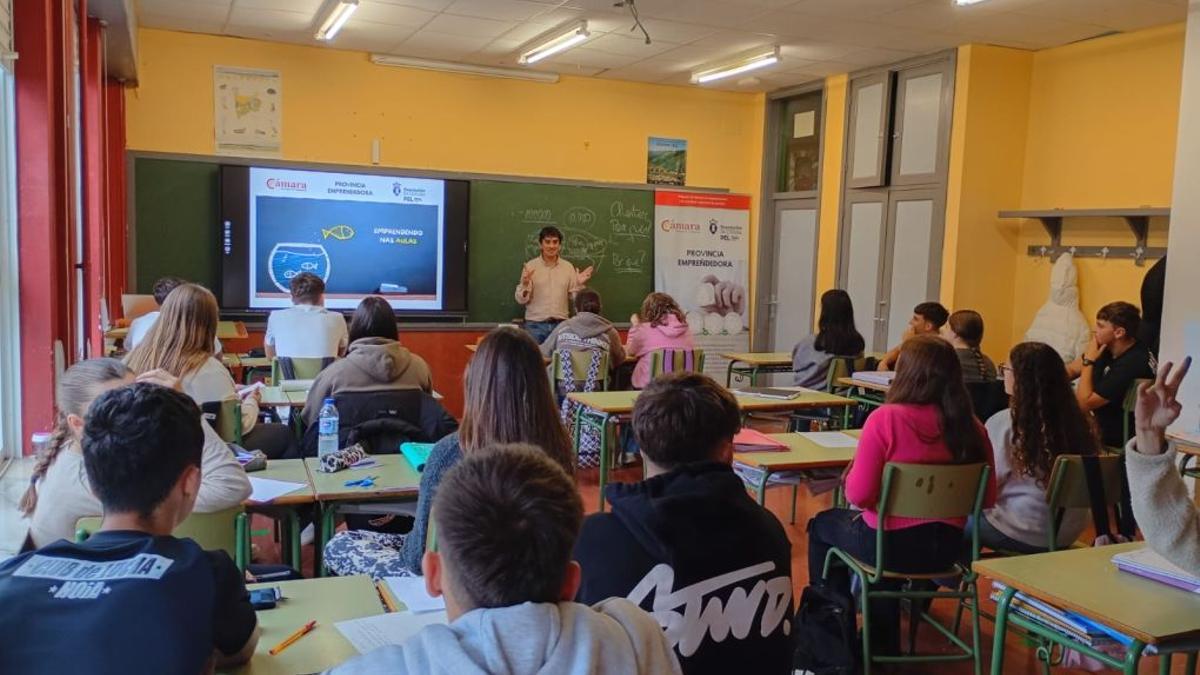 Actividad formativa de Provincia Emprendedora en el Instituto de Porto do Son