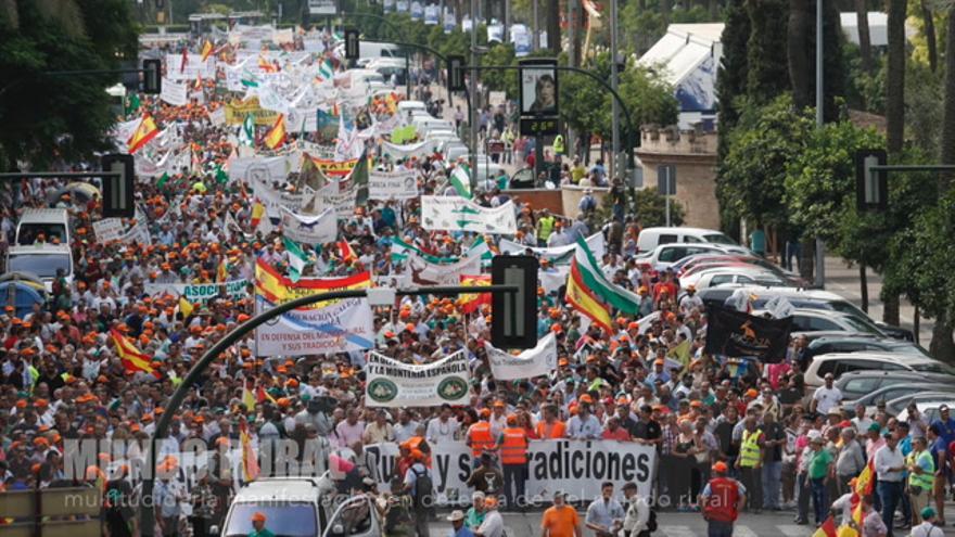 Multitudinaria manifestación en Córdoba en defensa del mundo rural
