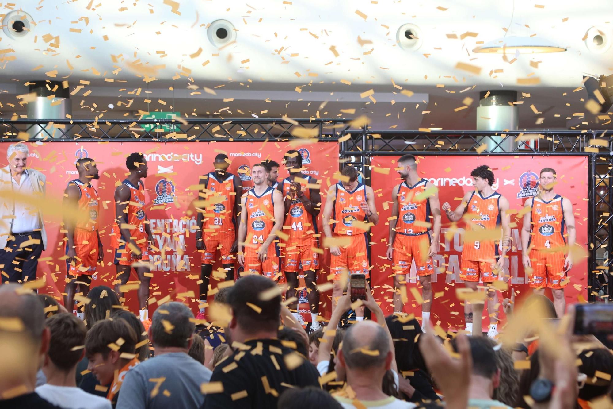 Presentación del equipo del Leyma Coruña en Marineda City