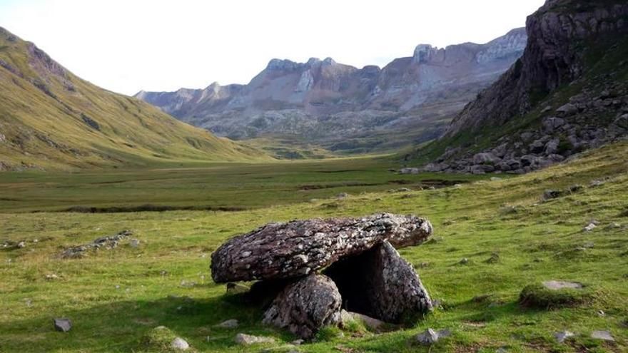 El Dolmen de Achar, también llamado el Dolmen del Salto.