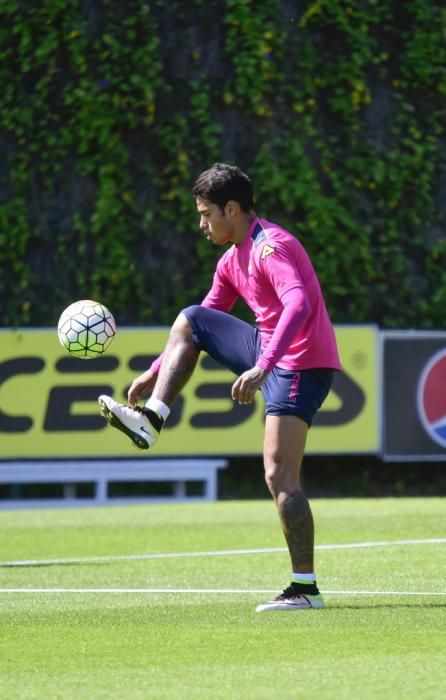 Entrenamiento de la UD Las Palmas en Barranco ...