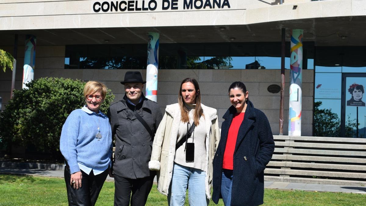 Coral Ríos, Borja Brun, Marta Ferradás y Leticia Santos, esta mañana en el Concello de Moaña.